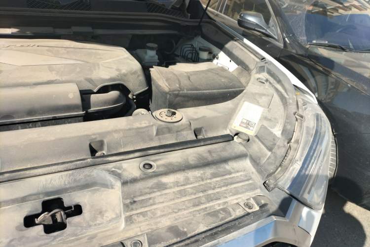 Used SAIC MAXUS D90 2017 2.0T Automatic All-Wheel Drive Sirius Engine Bay Left