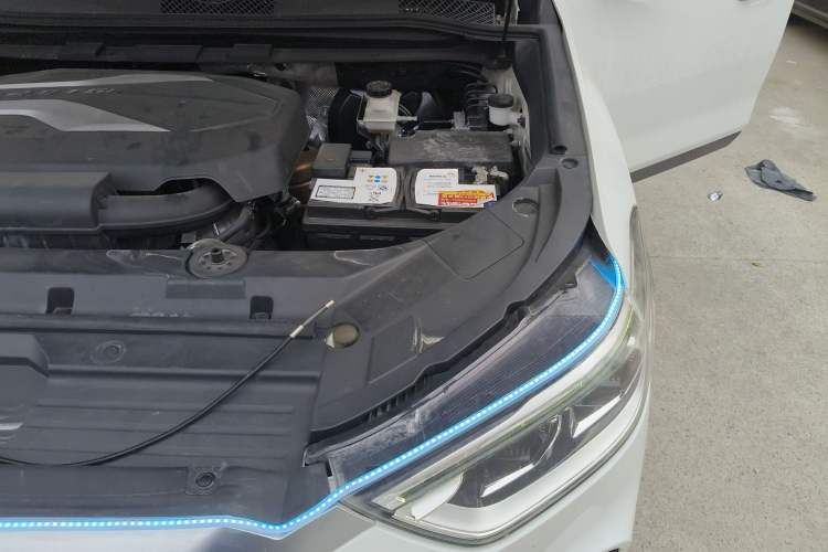 Used SAIC MAXUS D90 2017 2.0T Automatic All-Wheel Drive Sirius Engine Bay Left