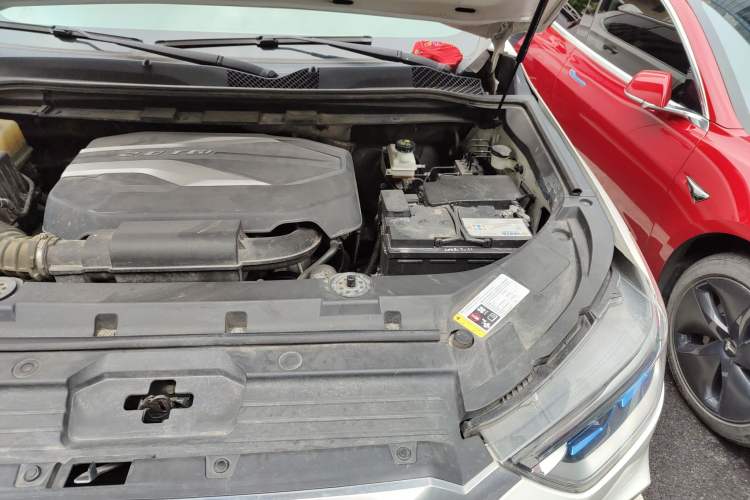 Used SAIC MAXUS D90  Engine Bay Left