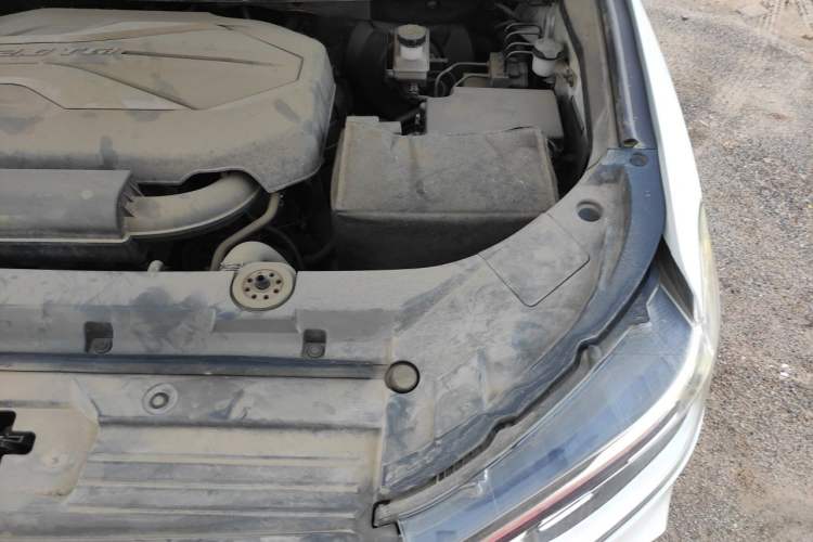 Used SAIC MAXUS D90 2017 2.0T Automatic All-Wheel Drive Sirius Engine Bay Left