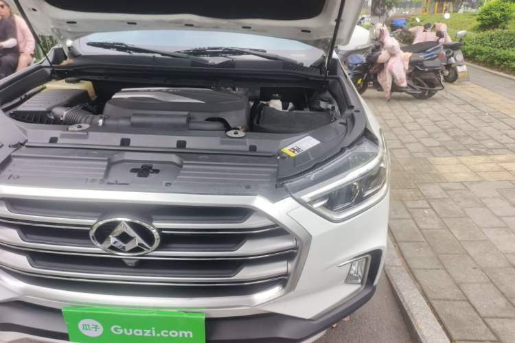 Used SAIC MAXUS D90 2017 2.0T Automatic All-Wheel Drive Sirius Engine Bay Left