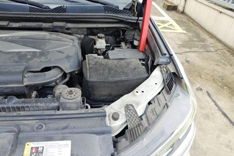 Used SAIC MAXUS D90 2017 2.0T Automatic Two-Wheel Drive Mercury Base Edition Engine Bay Left