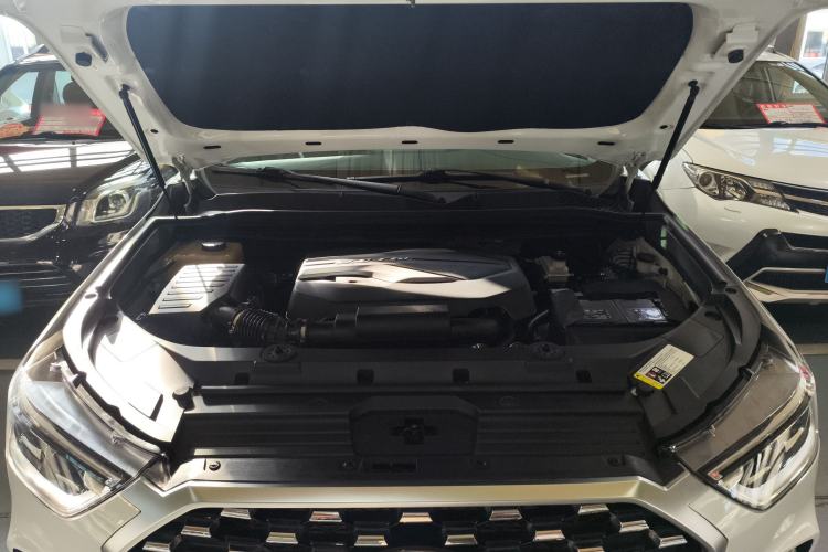 Used SAIC MAXUS D90 2017 2.0T Automatic Two-Wheel Drive Mercury Engine Bay