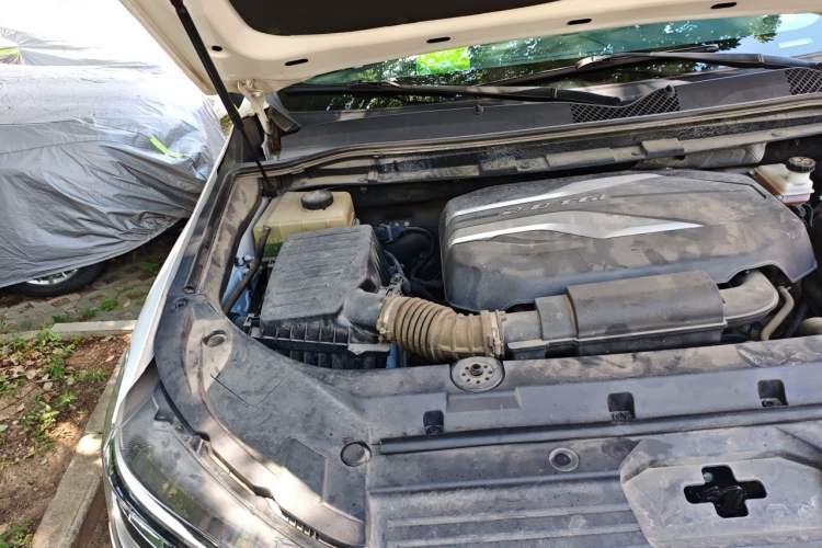 Used SAIC MAXUS D90 2017 2.0T Automatic Two-Wheel Drive - Uranus Engine Bay Right