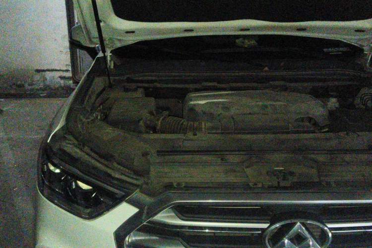 Used SAIC MAXUS D90 2017 2.0T Automatic Two-Wheel Drive Mercury Engine Bay Right