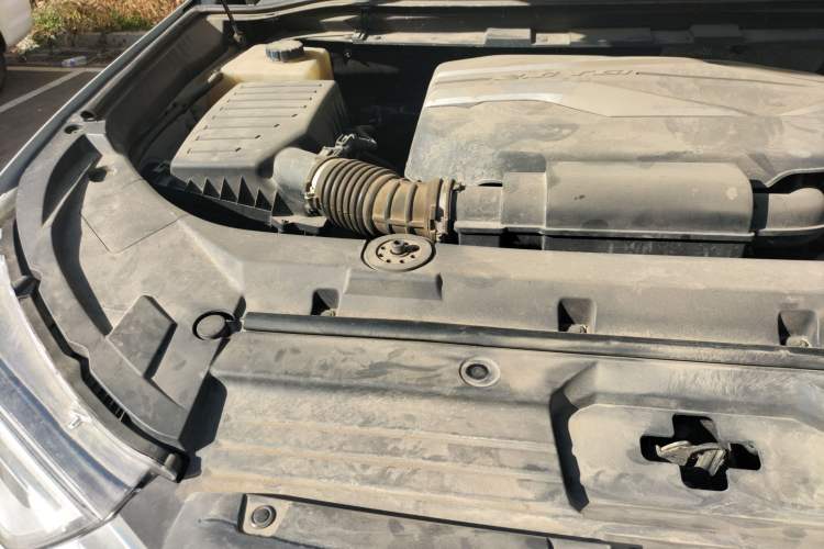 Used SAIC MAXUS D90 2017 2.0T Automatic All-Wheel Drive Sirius Engine Bay Right