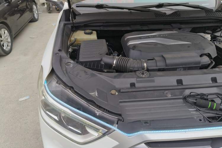 Used SAIC MAXUS D90 2017 2.0T Automatic All-Wheel Drive Sirius Engine Bay Right