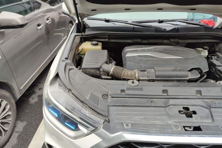 Used SAIC MAXUS D90  Engine Bay Right