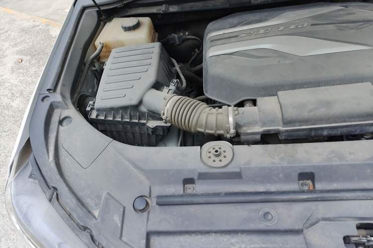 Used SAIC MAXUS D90 2017 2.0T Automatic Two-Wheel Drive - Uranus Engine Bay Right