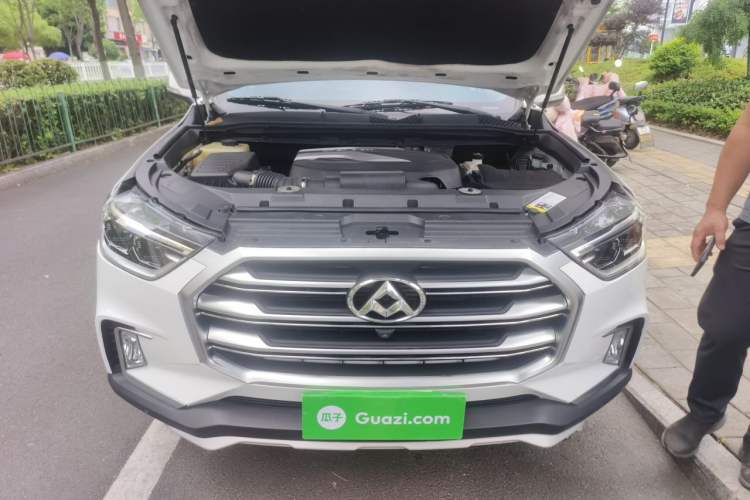 Used SAIC MAXUS D90 2017 2.0T Automatic All-Wheel Drive Sirius Engine Bay