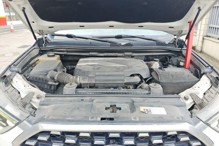 Used SAIC MAXUS D90 2017 2.0T Automatic Two-Wheel Drive Mercury Base Edition Engine Bay