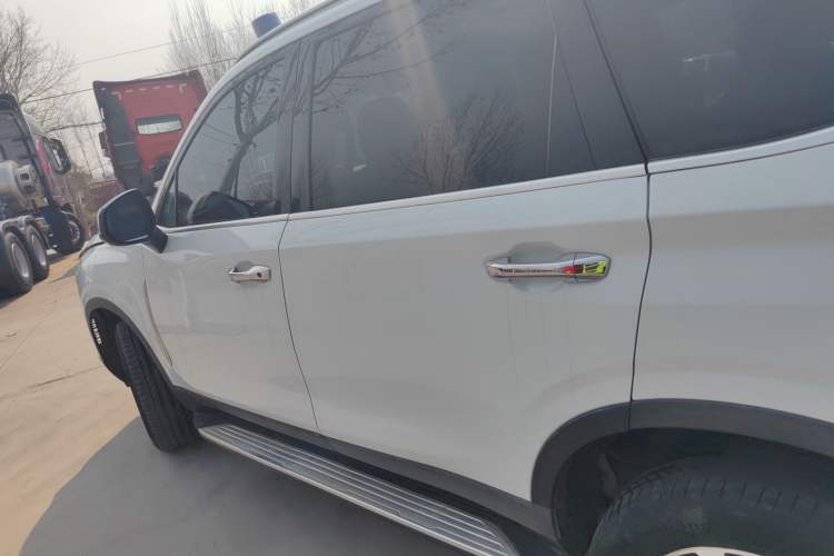 Used SAIC MAXUS D90 2017 2.0T Automatic Two-Wheel Drive - Uranus Exterior 3