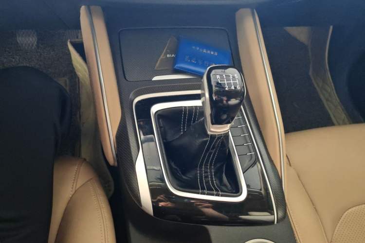 Used SAIC MAXUS D90 2017 2.0T Manual Two-Wheel Drive Mars Base Edition Gear Lever