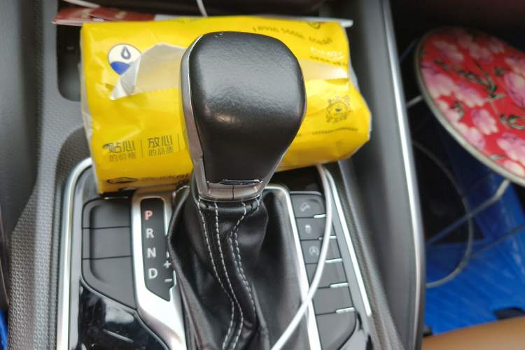 Used SAIC MAXUS D90 2017 2.0T Automatic All-Wheel Drive Sirius Gear Lever