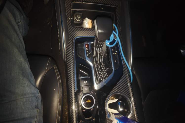 Used SAIC MAXUS D90 2017 2.0T Automatic All-Wheel Drive Sirius Gear Lever