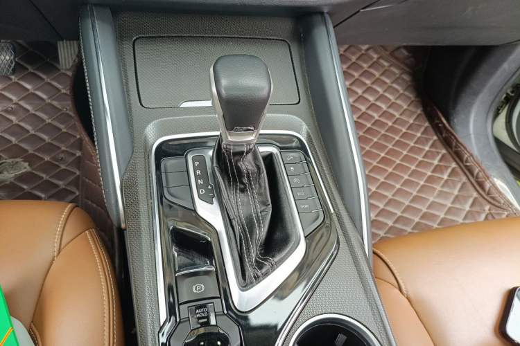 Used SAIC MAXUS D90 2017 2.0T Automatic Two-Wheel Drive - Uranus Gear Lever