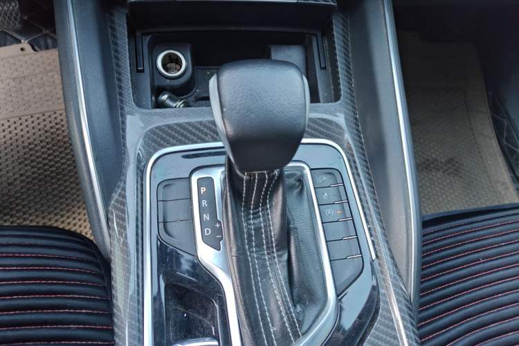 Used SAIC MAXUS D90 2017 2.0T Automatic All-Wheel Drive Sirius Gear Lever