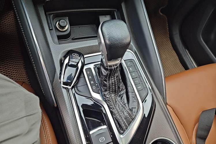 Used SAIC MAXUS D90 2017 2.0T Automatic Two-Wheel Drive - Uranus Gear Lever