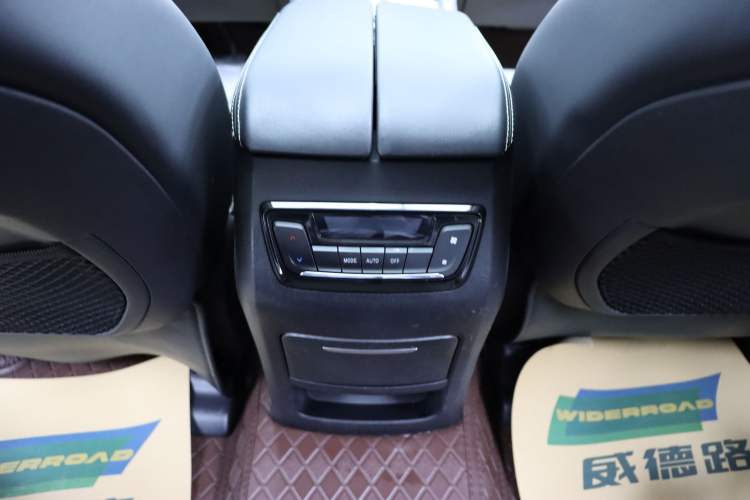 Used SAIC MAXUS D90 2017 2.0T Automatic All-Wheel Drive Sirius Interior 12