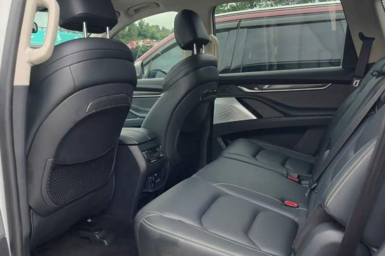 Used SAIC MAXUS D90 2017 2.0T Automatic All-Wheel Drive Sirius Interior 2