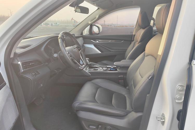 Used SAIC MAXUS D90 2017 2.0T Automatic Two-Wheel Drive - Uranus Interior 2