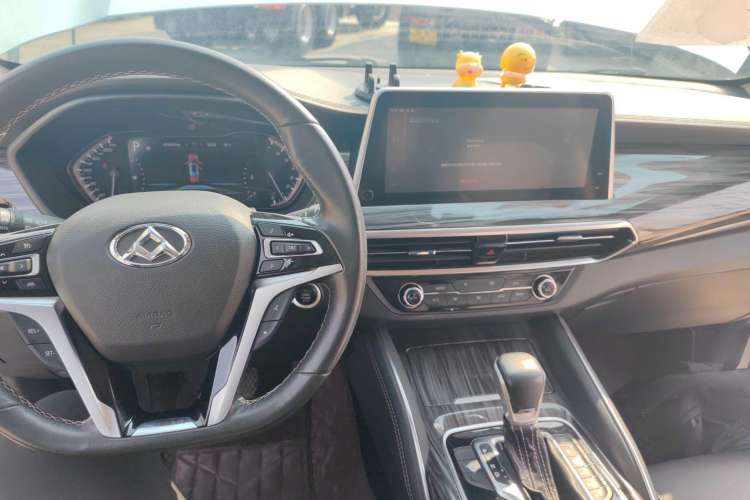 Used SAIC MAXUS D90 2017 2.0T Automatic Two-Wheel Drive - Uranus Interior 2