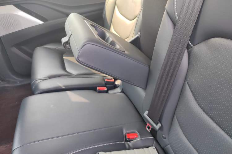 Used SAIC MAXUS D90 2017 2.0T Automatic Two-Wheel Drive - Uranus Interior 4