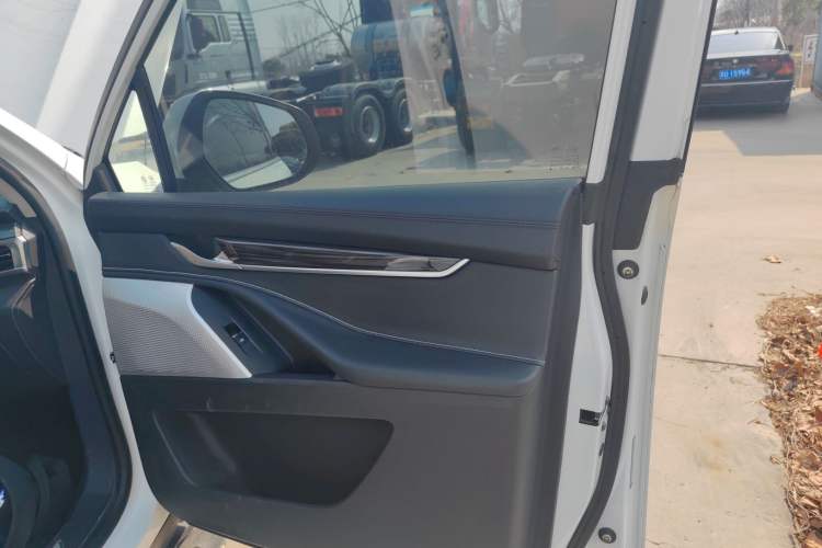 Used SAIC MAXUS D90 2017 2.0T Automatic Two-Wheel Drive - Uranus Interior 5