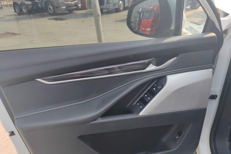 Used SAIC MAXUS D90 2017 2.0T Automatic Two-Wheel Drive - Uranus Interior 7