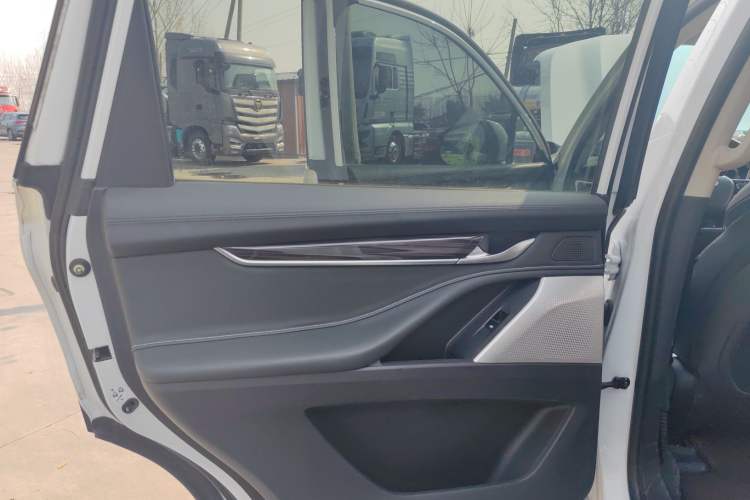 Used SAIC MAXUS D90 2017 2.0T Automatic Two-Wheel Drive - Uranus Interior 8