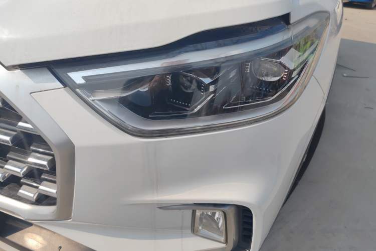 Used SAIC MAXUS D90 2017 2.0T Automatic Two-Wheel Drive - Uranus Left Front Headlight
