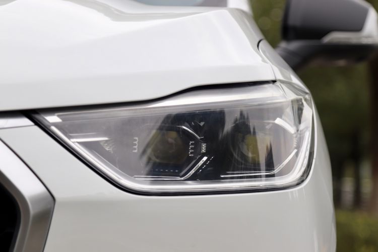 Used SAIC MAXUS D90  Left Front Headlight