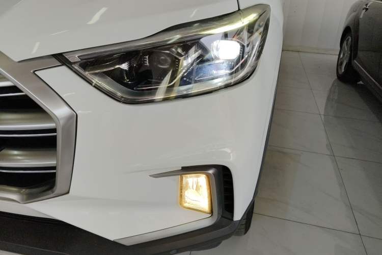 Used SAIC MAXUS D90 2017 2.0T Automatic Two-Wheel Drive - Uranus Left Front Headlight