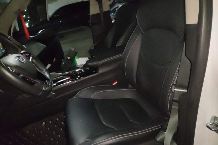 Used SAIC MAXUS D90 2017 2.0T Automatic Two-Wheel Drive - Uranus Left Front Seat