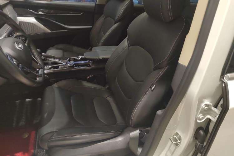 Used SAIC MAXUS D90 2017 2.0T Automatic Two-Wheel Drive - Uranus Left Front Seat