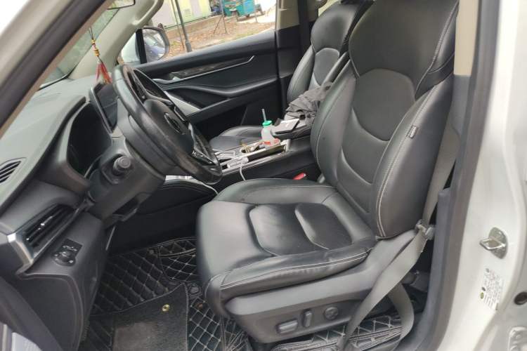 Used SAIC MAXUS D90 2017 2.0T Automatic Two-Wheel Drive - Uranus Left Front Seat