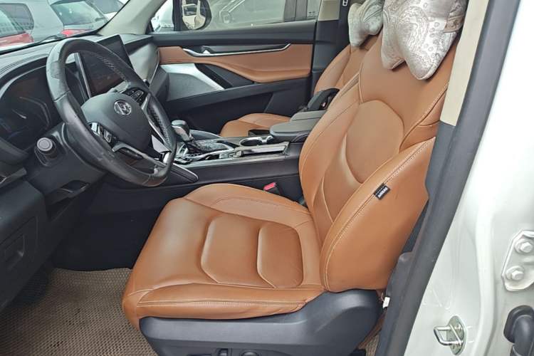 Used SAIC MAXUS D90 2017 2.0T Automatic Two-Wheel Drive - Uranus Left Front Seat