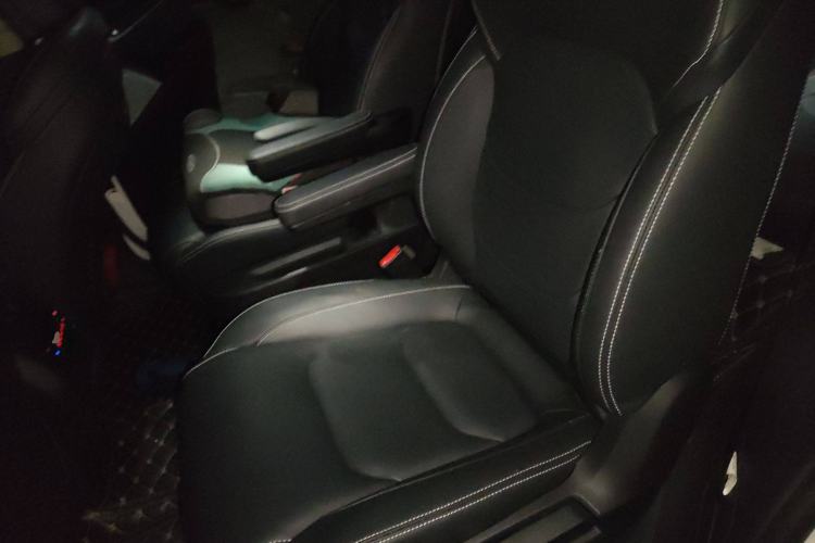 Used SAIC MAXUS D90 2017 2.0T Automatic Two-Wheel Drive - Uranus Left Rear Seat