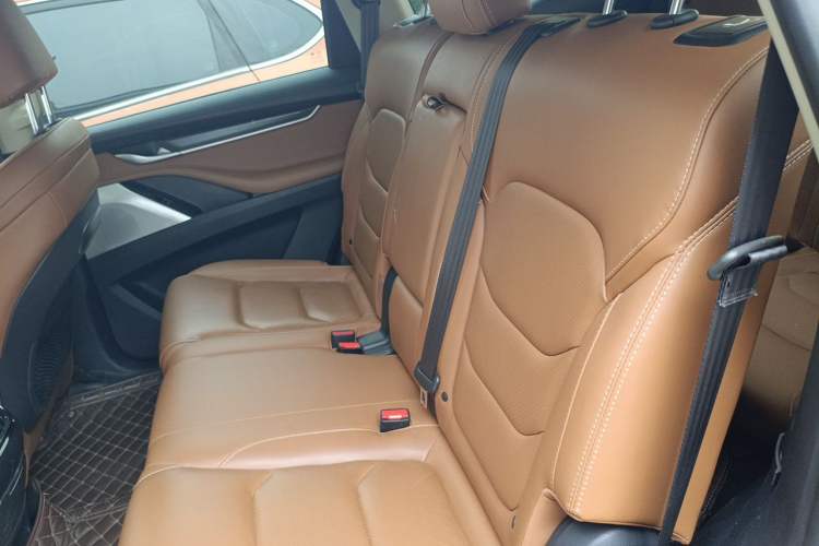 Used SAIC MAXUS D90 2017 2.0T Automatic Two-Wheel Drive - Uranus Left Rear Seat
