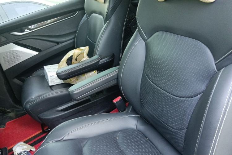 Used SAIC MAXUS D90 2017 2.0T Automatic Two-Wheel Drive - Uranus Left Rear Seat