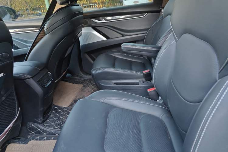 Used SAIC MAXUS D90 2017 2.0T Automatic All-Wheel Drive Sirius Left Rear Seat