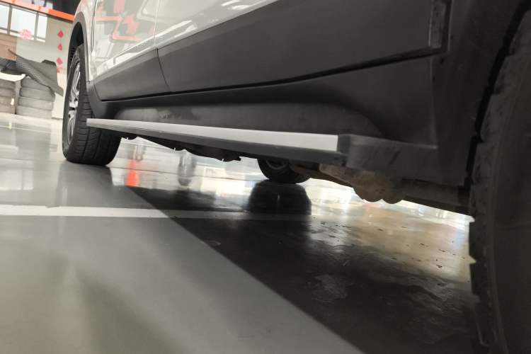 Used SAIC MAXUS D90 2017 2.0T Automatic Two-Wheel Drive Mercury Left Side Sill
