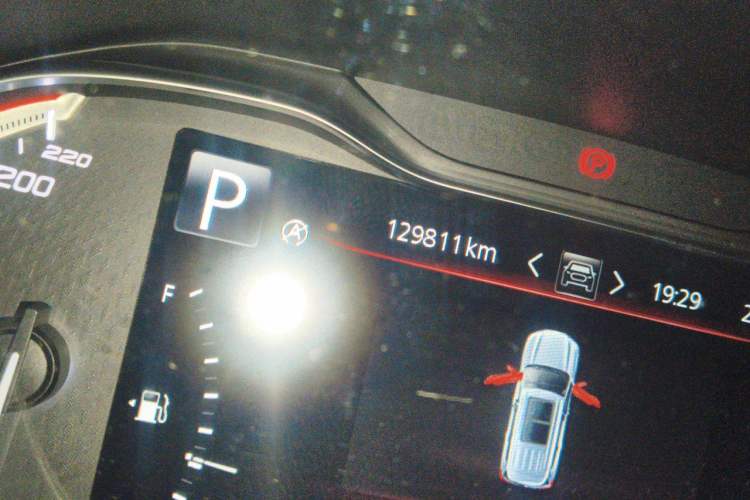 Used SAIC MAXUS D90 2017 2.0T Automatic Two-Wheel Drive Mercury Odometer Close Up