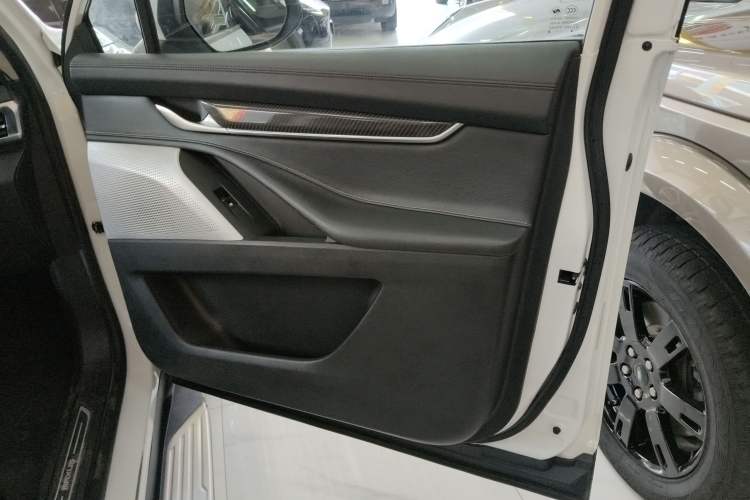 Used SAIC MAXUS D90 2017 2.0T Automatic Two-Wheel Drive - Uranus Right Front Door Interior
