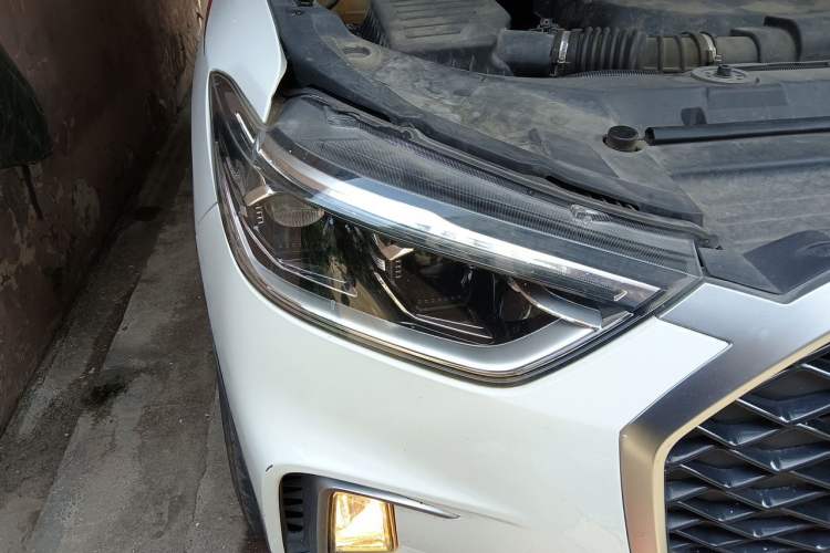Used SAIC MAXUS D90 2017 2.0T Automatic All-Wheel Drive Sirius Right Front Headlight