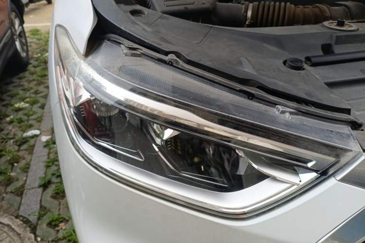 Used SAIC MAXUS D90 2017 2.0T Automatic Two-Wheel Drive - Uranus Right Front Headlight