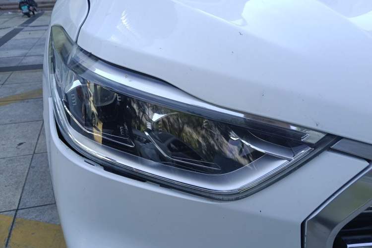 Used SAIC MAXUS D90 2017 2.0T Automatic Two-Wheel Drive - Uranus Right Front Headlight