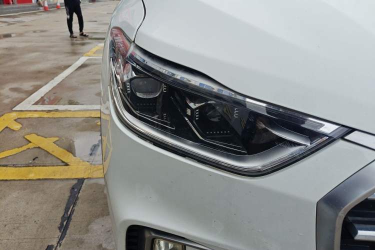 Used SAIC MAXUS D90 2017 2.0T Automatic Two-Wheel Drive Mercury Base Edition Right Front Headlight