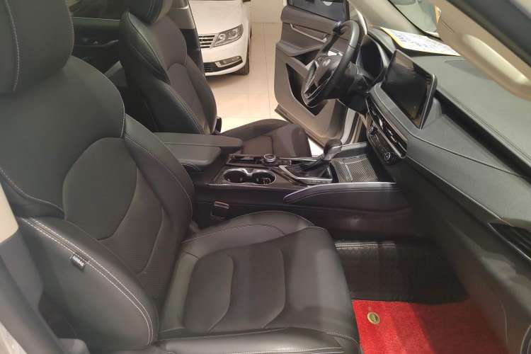 Used SAIC MAXUS D90 2017 2.0T Automatic Two-Wheel Drive - Uranus Right Front Seat