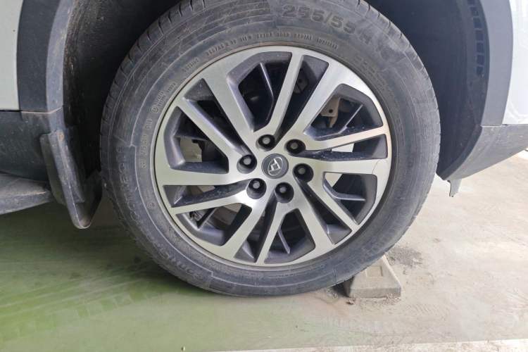 Used SAIC MAXUS D90 2017 2.0T Manual Two-Wheel Drive Mars Base Edition Right Front Wheel Hub